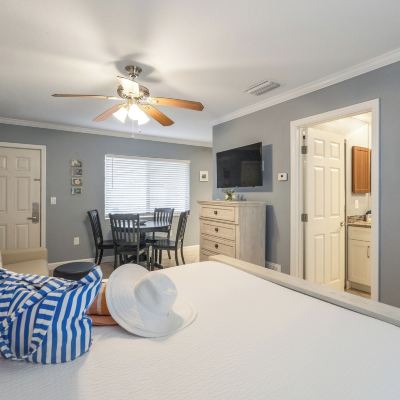 Sun Pool King Efficiency Tropical Beach Resorts - Sarasota Promo Code