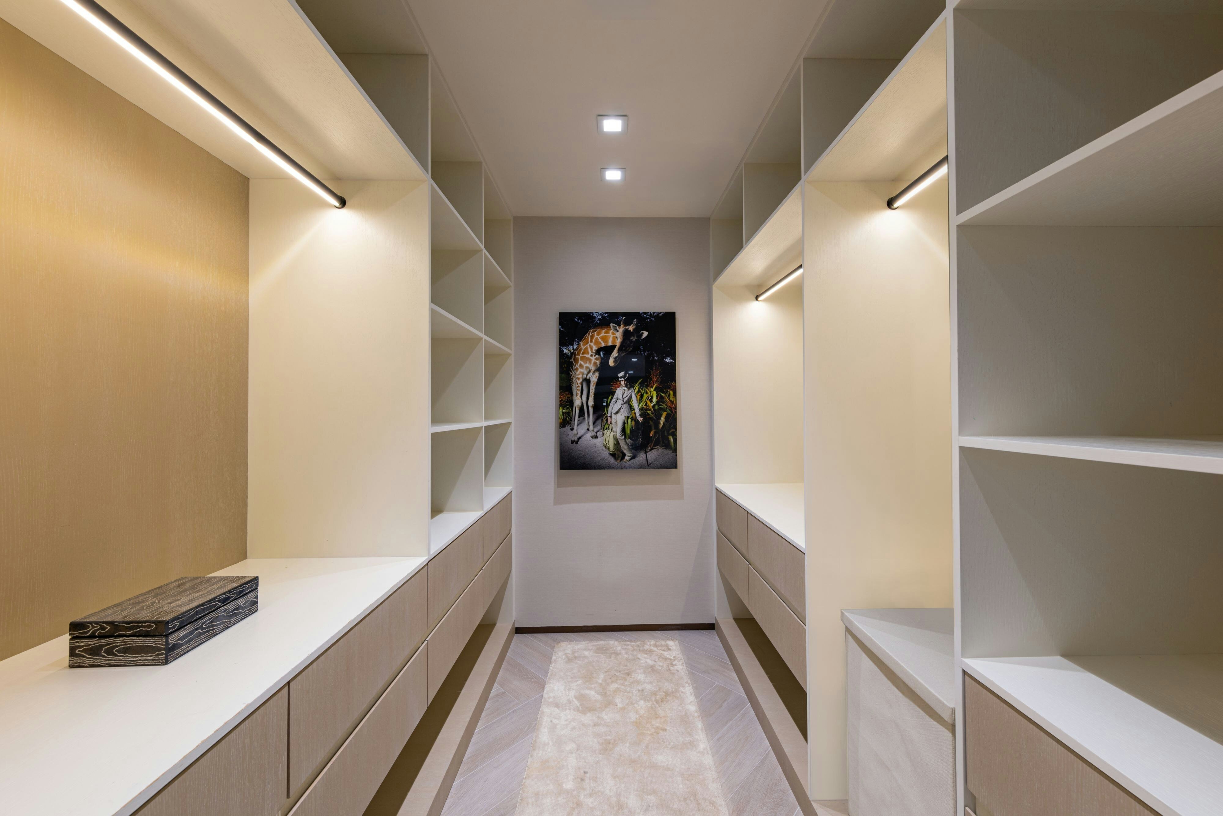 顶层1，三卧室错层套房，屋顶泳池景