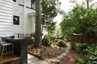Apt1@EdenBrae - Serene, Walkable, Modern Retreat, Named Best in Bham Hotels in 