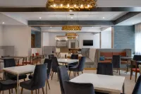 Hampton Inn by Hilton Winnipeg Downtown Hotel a 