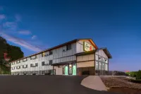 Super 8 by Wyndham Winona MN Hotel a 