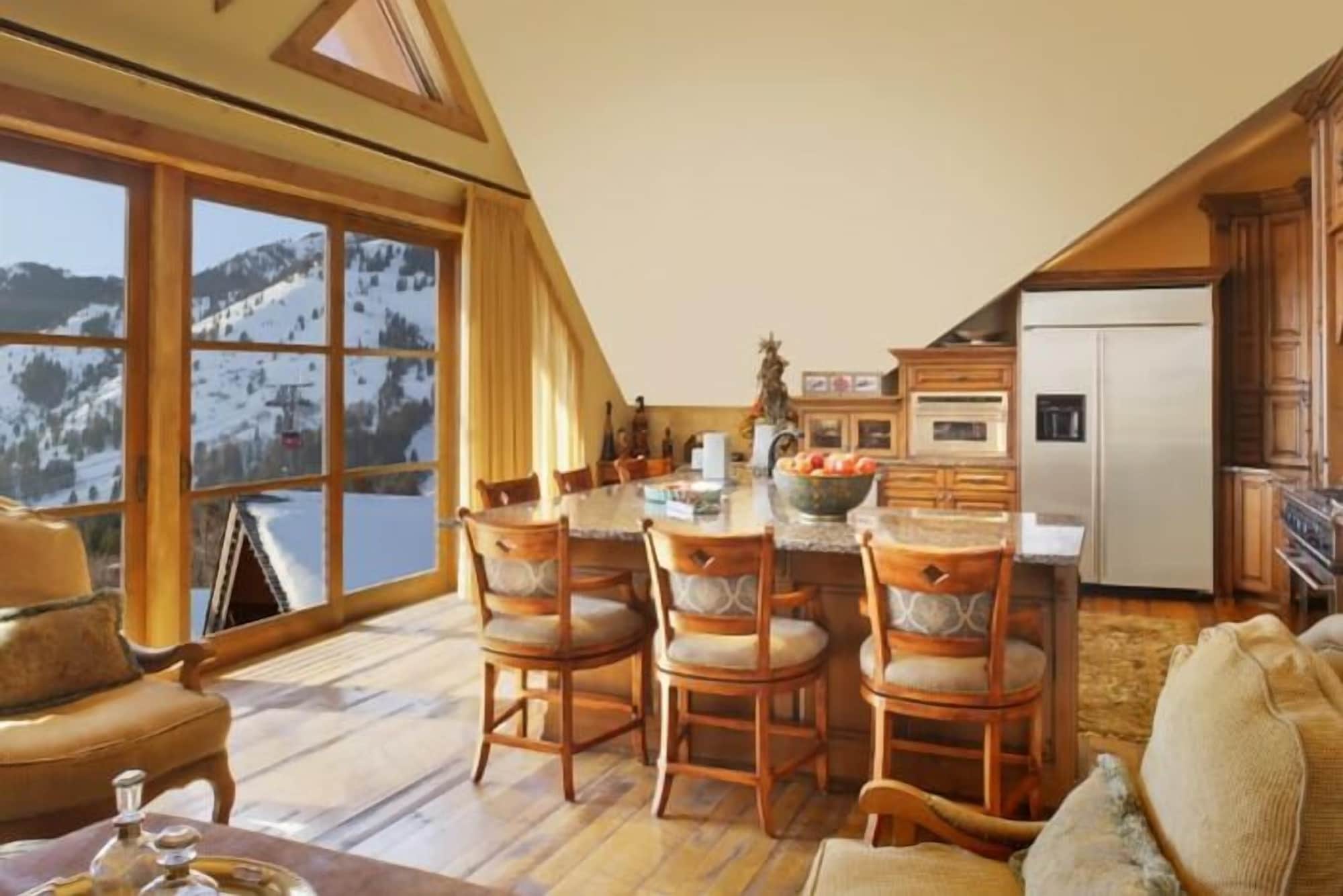 高级顶层公寓，多床，山景（四卧顶层公寓）