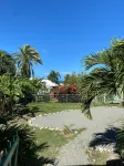 The Greenside Cottages - Private Tropical Garden - Residential Area 5 Mins from the Beach Hotel di 