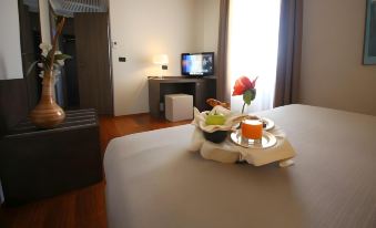 Jet Hotel - Housity