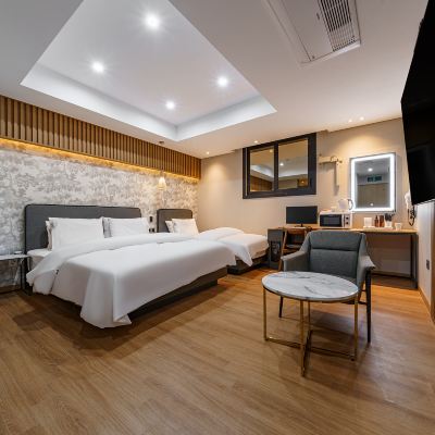 디럭스 트윈 (퀸 사이즈 침대 + 싱글) 브라운도트호텔 울산 KTX점 쿠폰