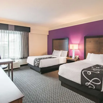 La Quinta Inn & Suites by Wyndham Fort Worth City View Отели рядом с достопримечательностью «Хален Молл»