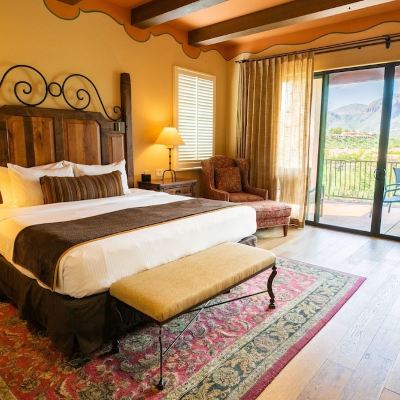Suite, 1 King Bed, Accessible (Sonoran, Wheelchair Access)