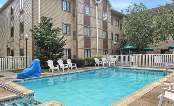 MainStay Suites of Lancaster County - Housity