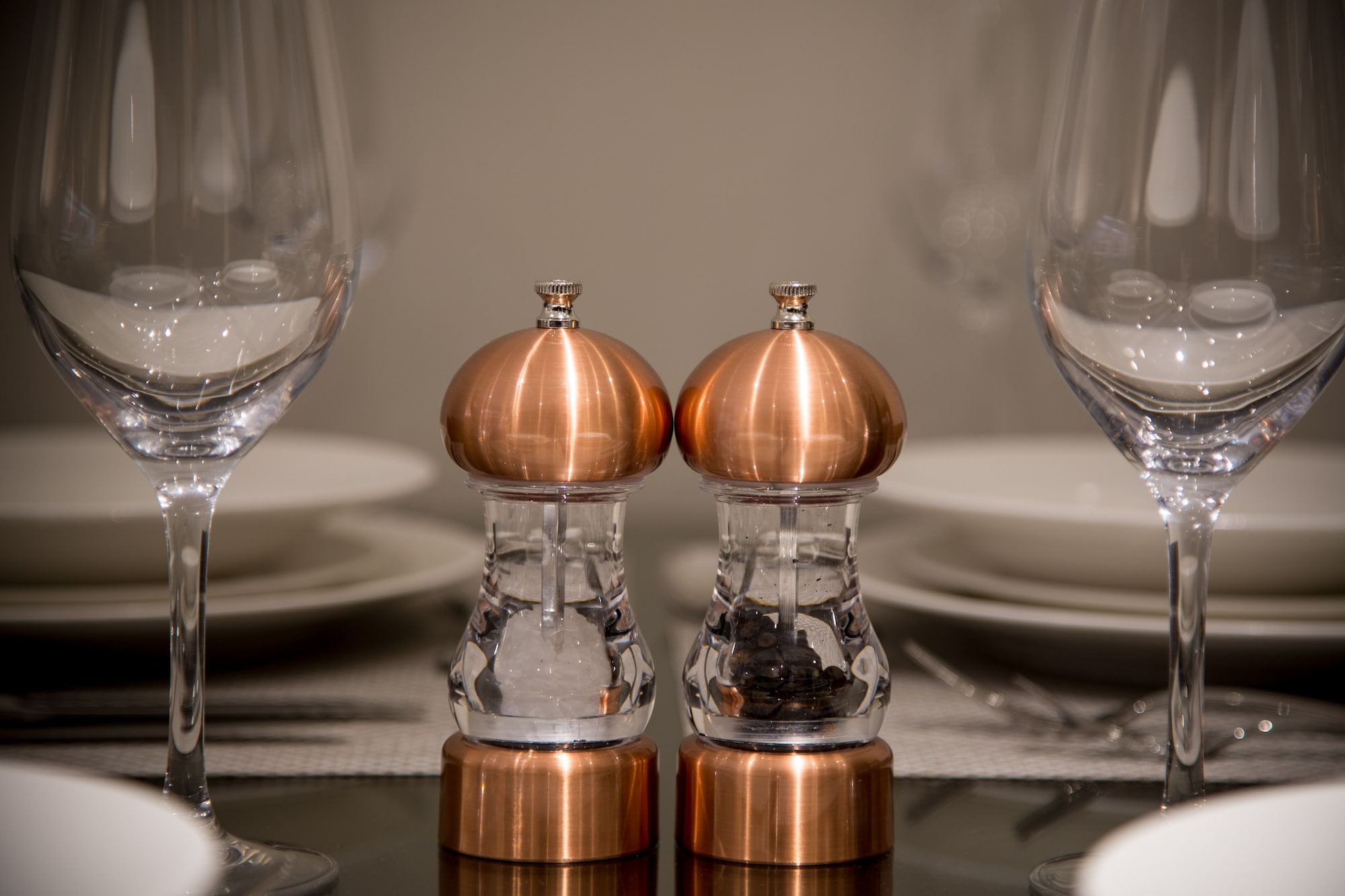 标准开放式客房， 1 张特大床， 厨房