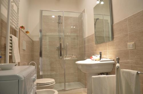 带阳台的两卧室公寓