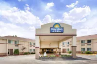 Days Inn & Suites by Wyndham Bridgeport - Clarksburg Hotel di 