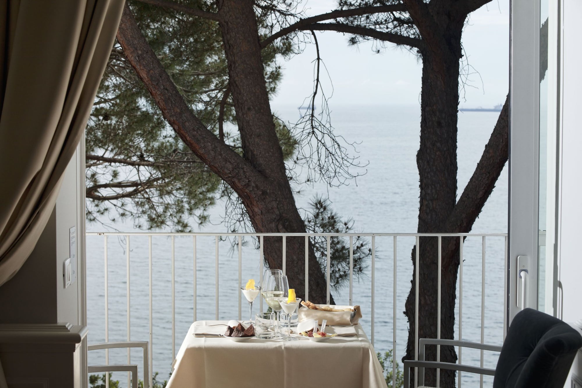 带阳台的典雅双人间 - 享有海景