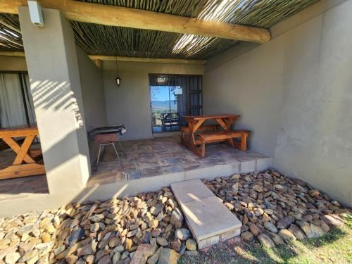 带山景的双人间