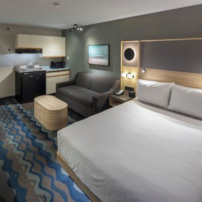 Queen Room with Kitchenette Accent Inns Victoria Promo Code