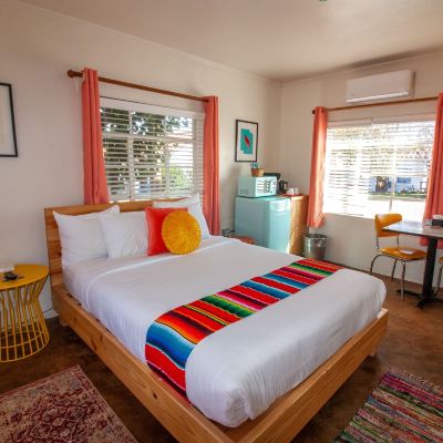 Deluxe Single Room, 1 Queen Bed, Courtyard View, Courtyard Area Antelope Lodge Promo Code