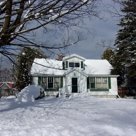 Family and Friends 4 Bedroom Newer Vacation Home Отели в г. Петоски