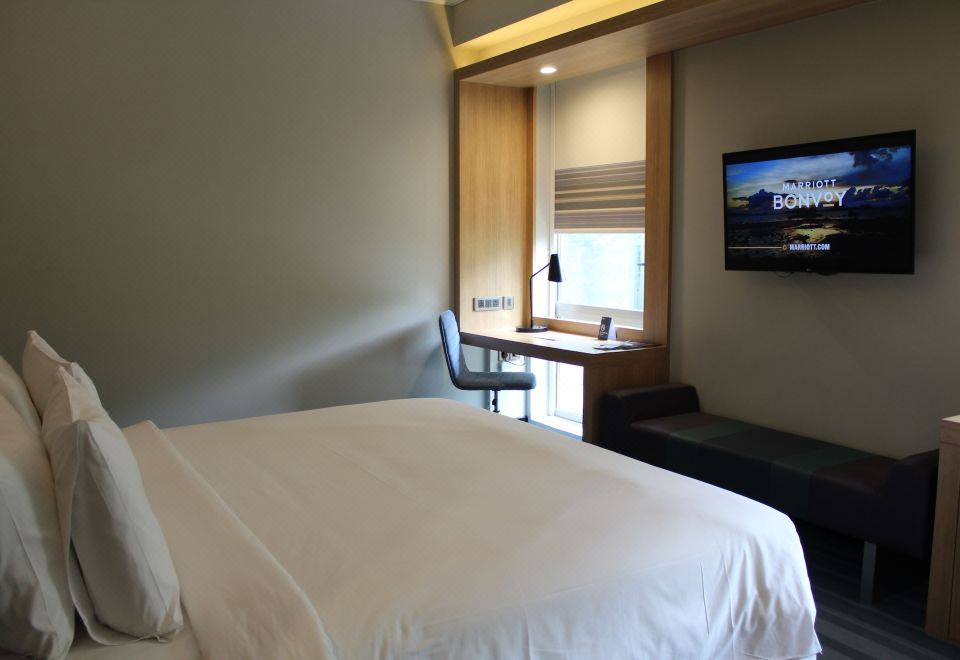 Aloft New Delhi AerocityAloft King Room Non smoking