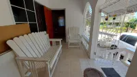 House - Sleeps 4 - Patio - Parking