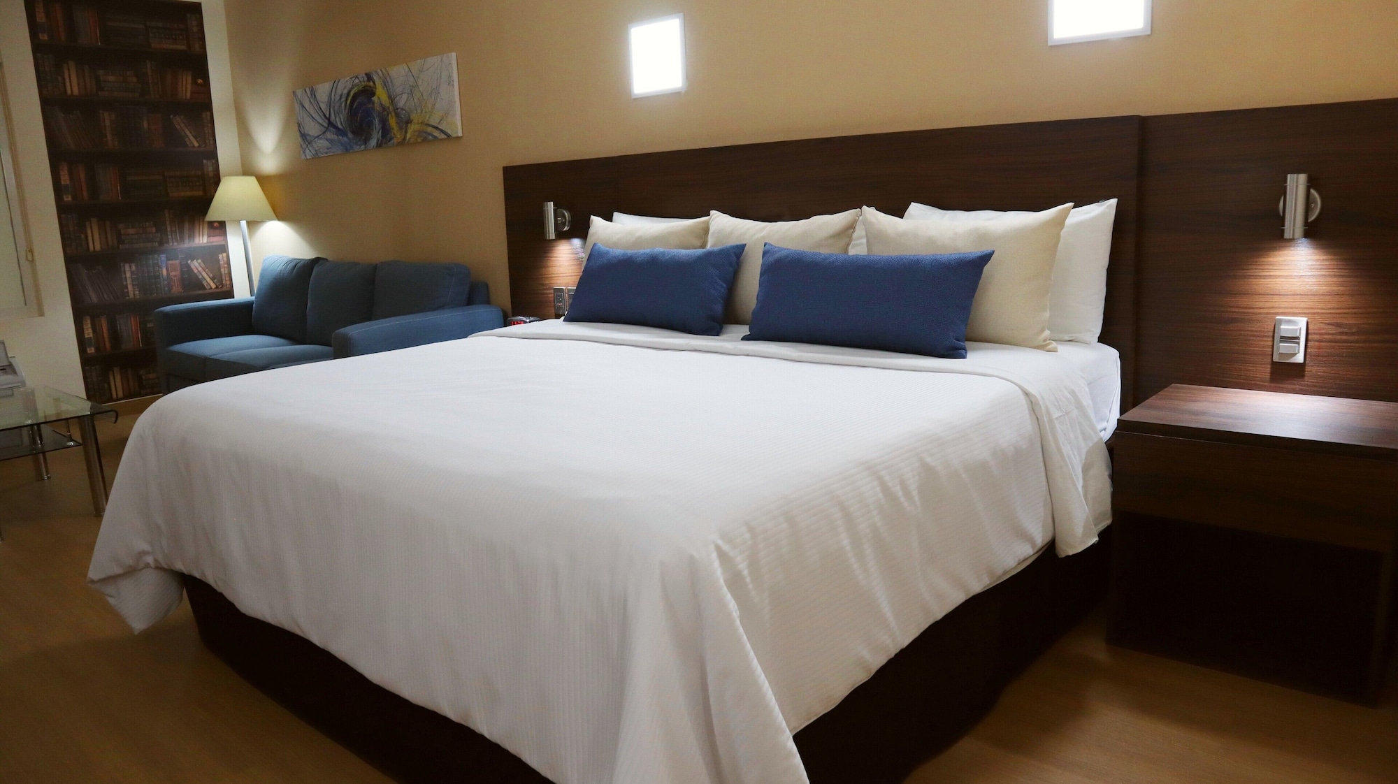 标准三人房， 2 张大床