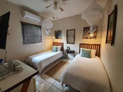 A Traveller's Palm Hotels in 