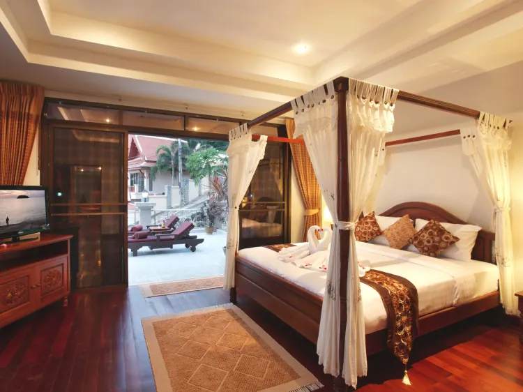 4 Bedroom Thai Style Luxury Villa with Private Pool Non smoking
