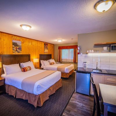 Deluxe Queen Room with Two Queen Beds Alpine Inn & Suites Promo Code