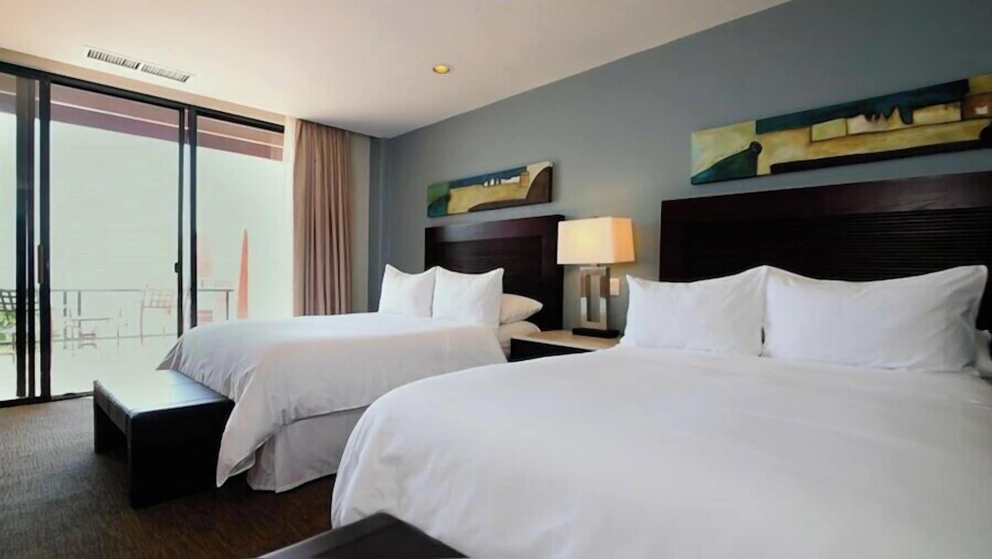 小型套房， 2 张双人床， 海景