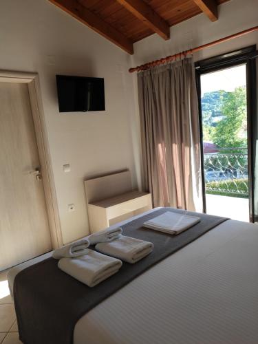 享有游泳池景致的一室公寓