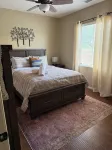 Golf Course Oasis, Pool, Spa, Games, Walk to Festivals, Pet Friendly.