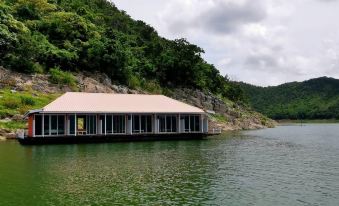 Chomtawan Raft - Housity