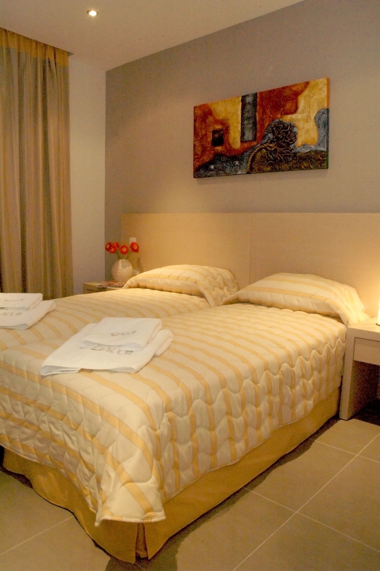 高级双卧室套房带阳台