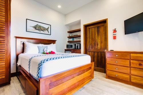 享有游泳池景致的一室公寓