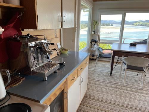 Tairua Treasure on Mount Paku Two-Bedroom House