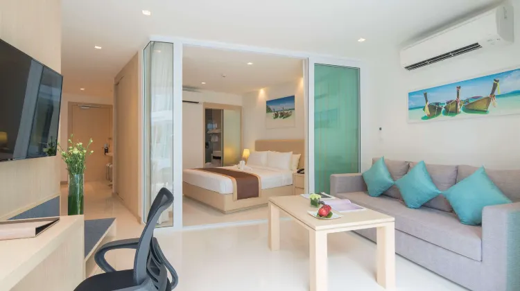 The Beachfront Hotel Phuket 部屋