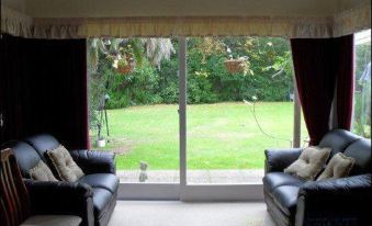 Tranquility Homestay Bed & Breakfast - Housity