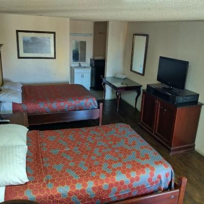 Basic Double or Twin Room, 1 Bedroom, Smoking, Refrigerator & Microwave