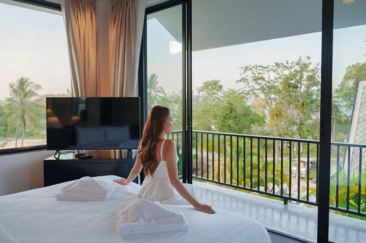 Luxury Villa With Pool Access-Non-Smoking