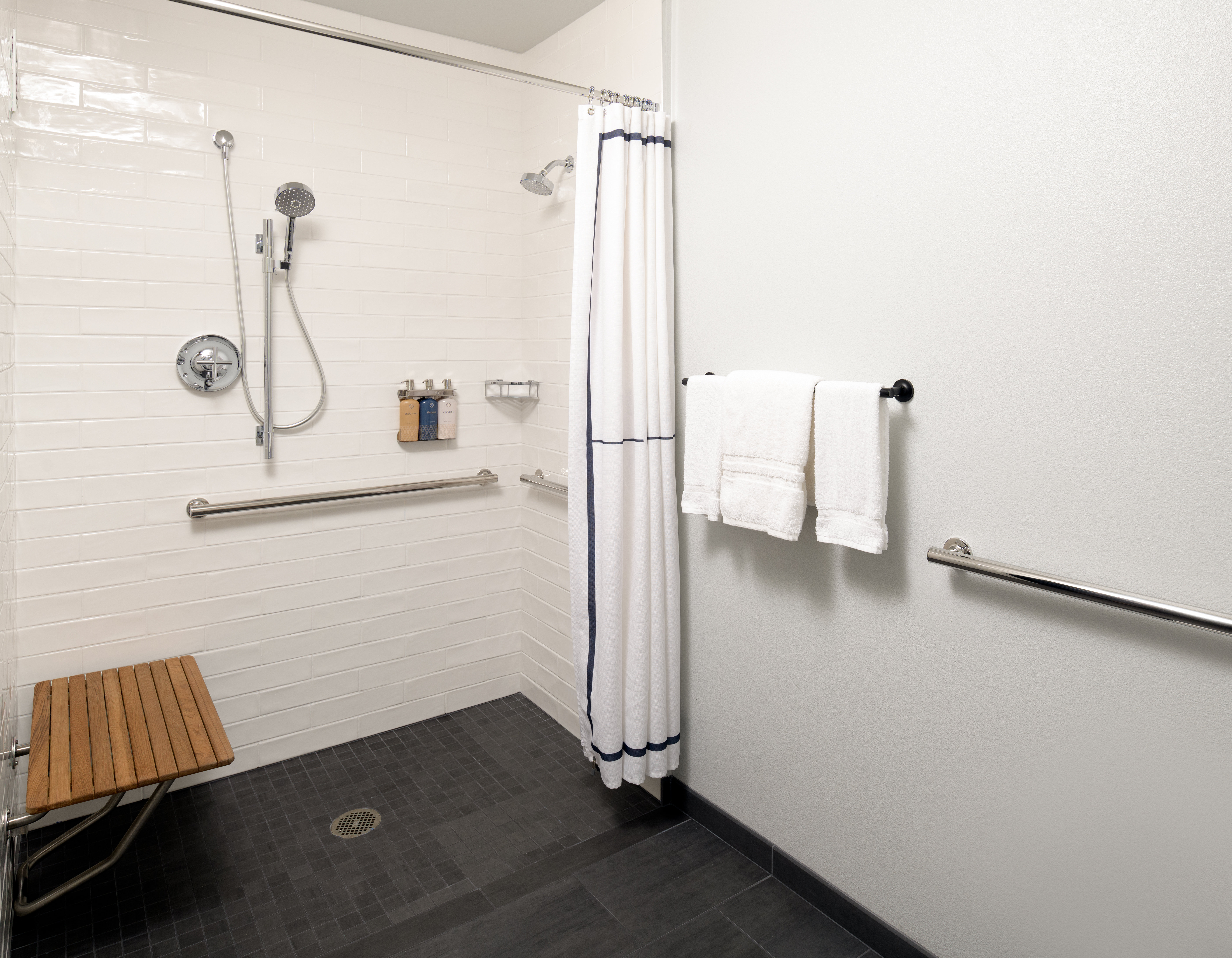 行动无障碍特大床房带无障碍淋浴