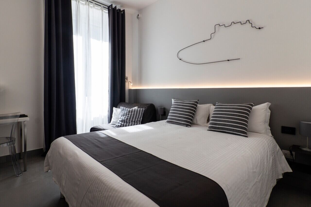 商务三人房，1张大床，无烟城景房