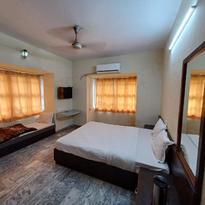 Family Triple Room OYO 23500 Hotel Blue Valley Promo Code