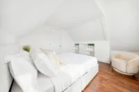 NY Luxury Apt Free Parking in Prime Area