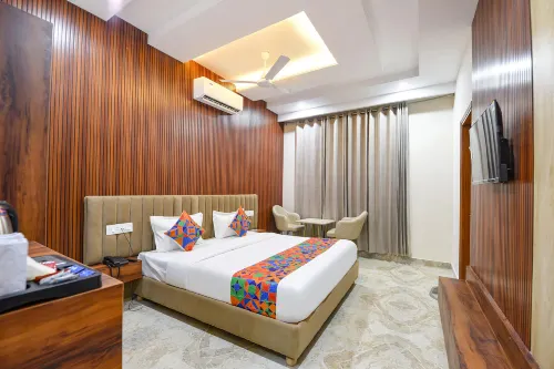 FabHotel Regal, Sector 78