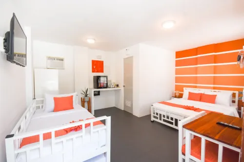 8 Colors Beach House Resort
