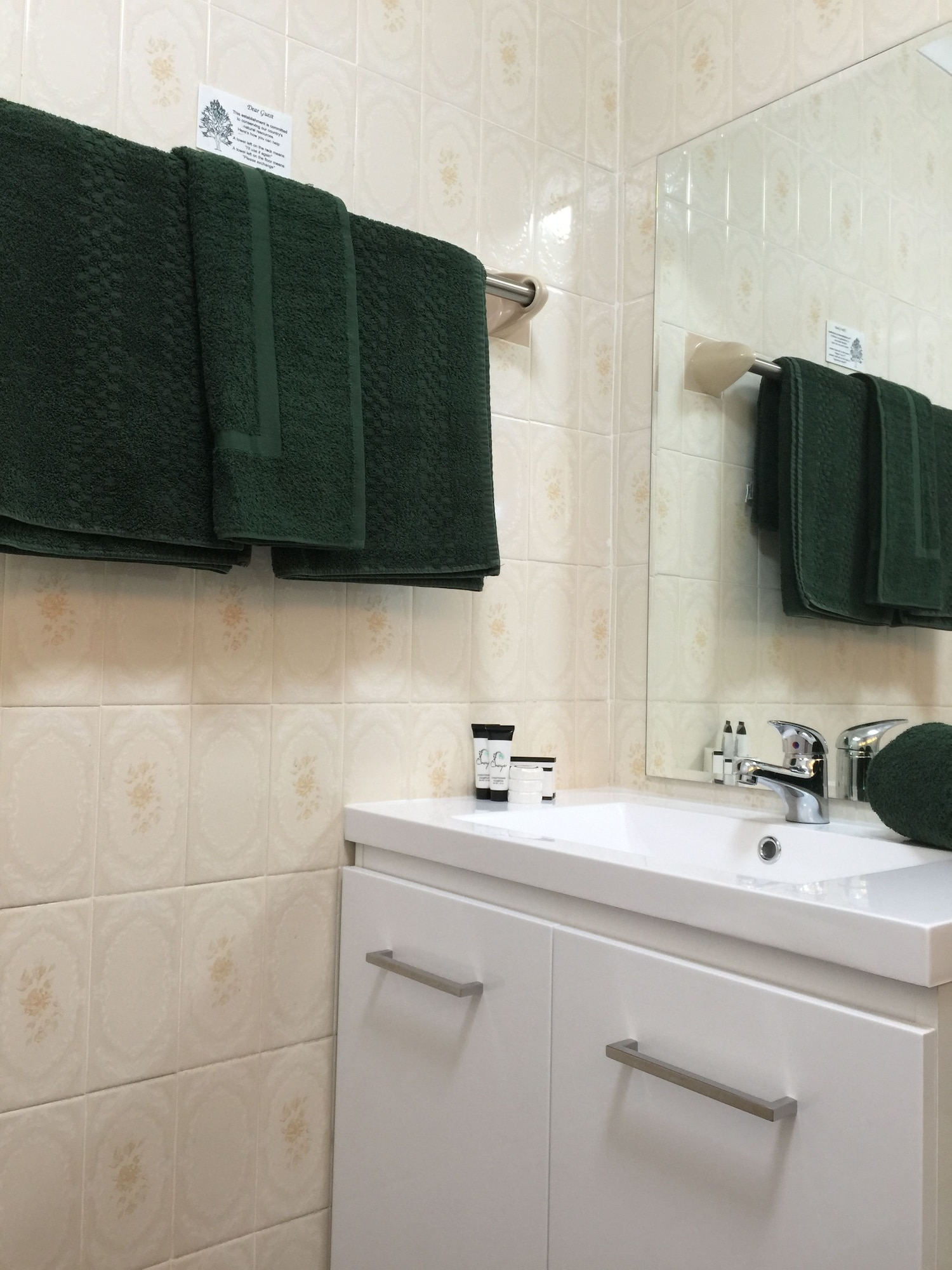 特大床加单人床