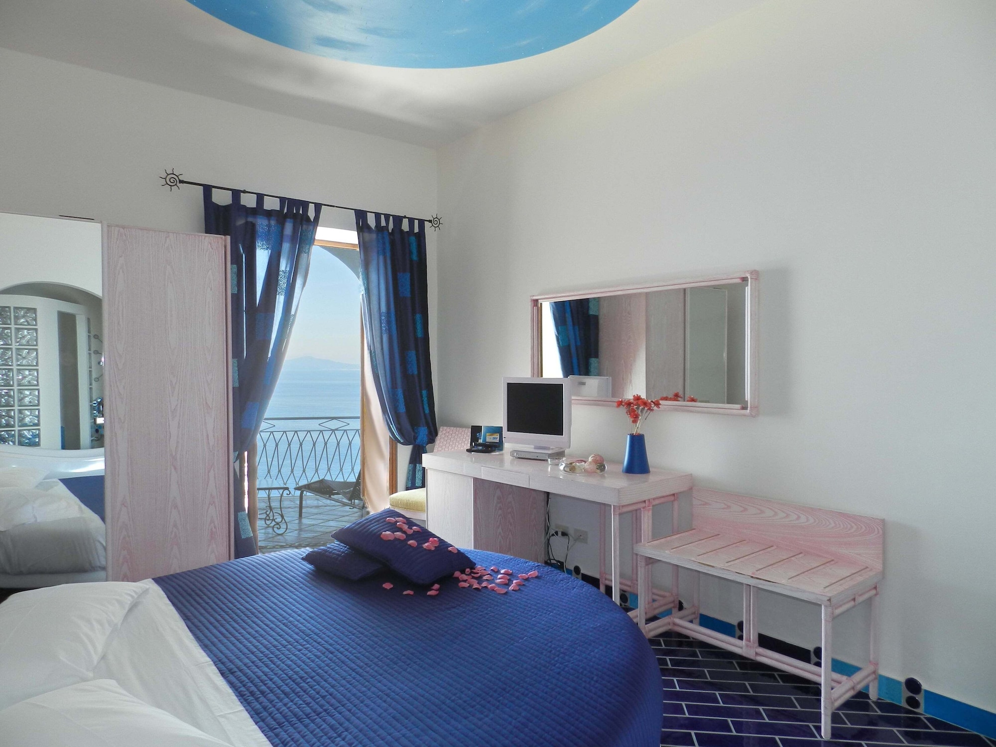 豪华双人房，1间卧室，露台，海景