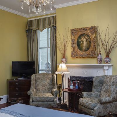 Main House Two Queen-st.Julian Eliza Thompson House, Historic Inns of Savannah Collection Promo Code