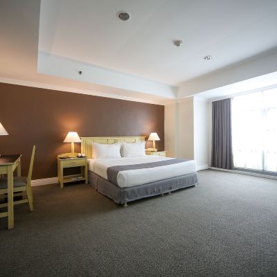 Three-Bedroom Suite Infinity Tower Suites Promo Code