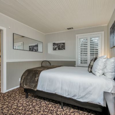 Rutherford, 1 Queen Bed, Walk-in-Shower Calistoga Wine Way Inn Promo Code