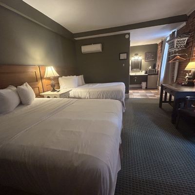 Double Room, Ensuite (Double Queen Handicapp Gu) William Watson Hotel Promo Code