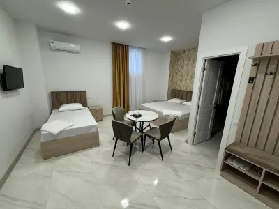 Luxe Plaza Hotel near EVN Zvartnots airport Hotels in 